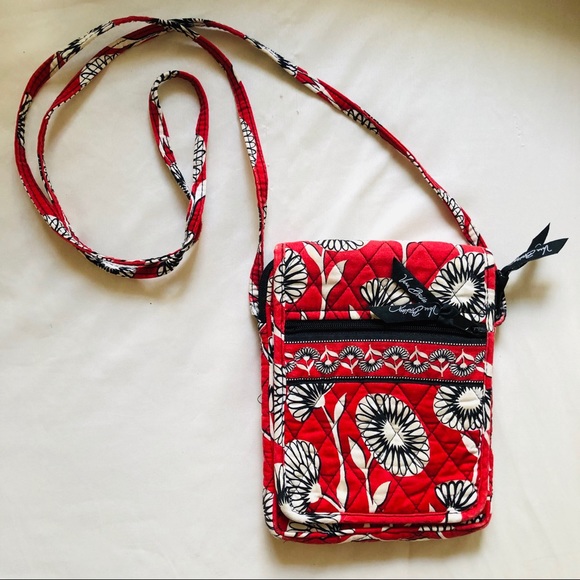 Vera Bradley Handbags - Vera Bradley Crossbody Bag